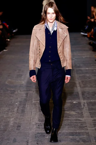 Look 30